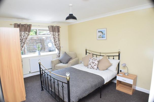 1 bedroom in a house share to rent - Photo 1