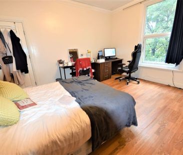 1 bedroom Flat in Victoria Road, Leeds - Photo 1