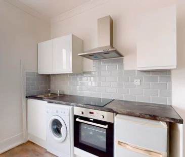 1 Bed 1 Bath - Photo 2