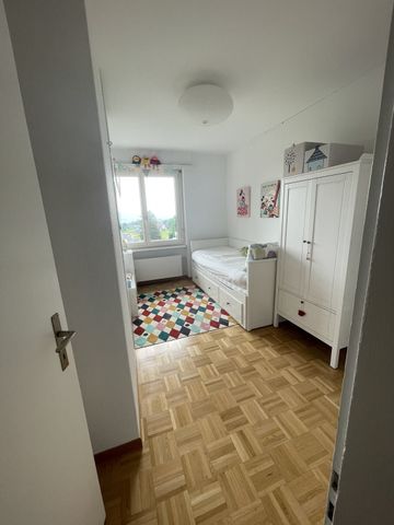 Rent a 4 ½ rooms apartment in Zumikon - Photo 2