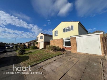3 bedroom detached house to rent - Photo 3