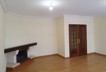 Apartamento T3 situado na zona residencial da Forca, em Aveiro.