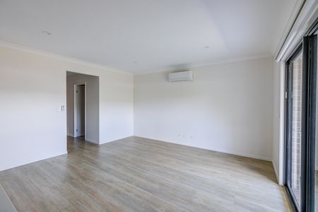 Large 2 Bedroom Duplex! - Photo 3