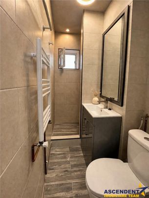 Garsoniera la prima , etaj1, mobilata, echipata, Tractorul, - Photo 1