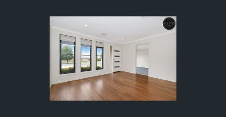 EAST ALBURY LIVING - Photo 2