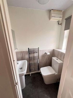 Garland Drive, Hounslow, TW3 - Photo 1