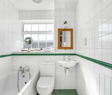 Shaftesbury Crescent, Staines-upon-thames, TW18 - Photo 1