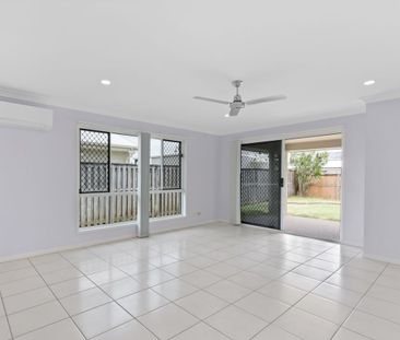 Family home just minutes from Bucasia Beach! - Photo 1