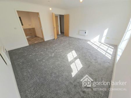 2 bedroom flat to rent - Photo 2