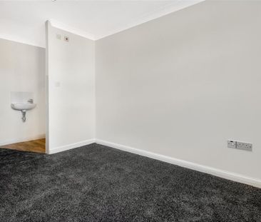 4 bedroom detached house to rent - Photo 5