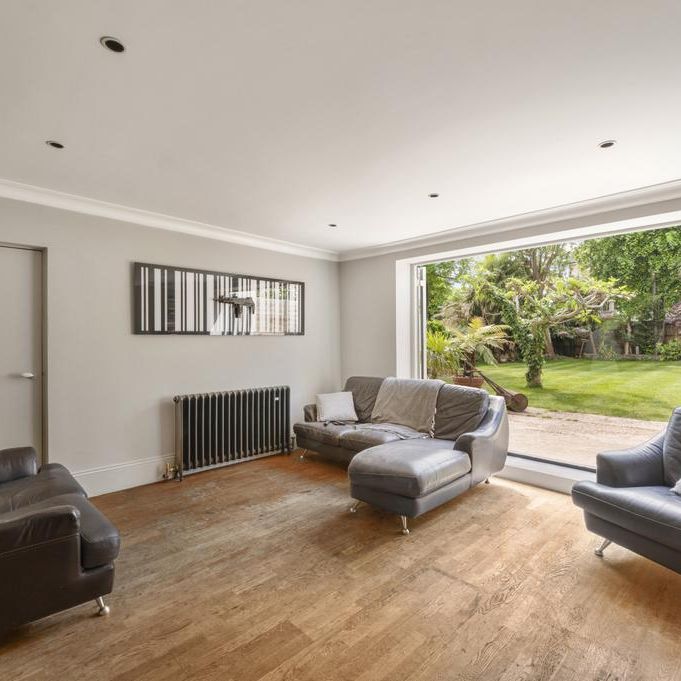 5 bedroom detached house to rent - Photo 1