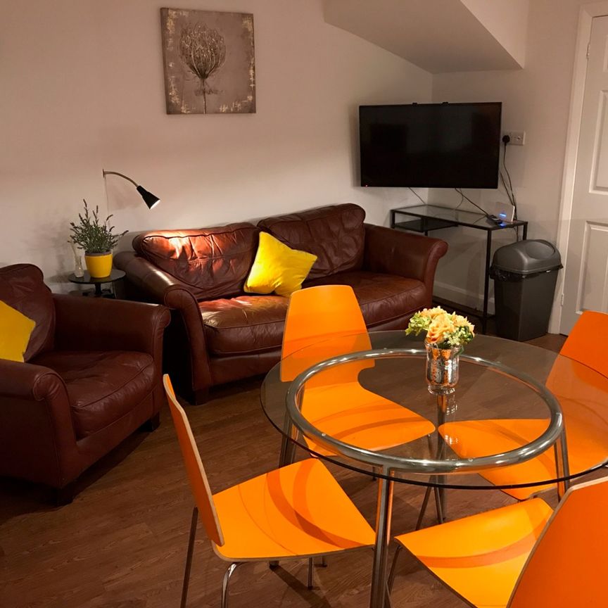 6 Bed Terraced House, Sir Henry Parkes Road, CV5 - Photo 1