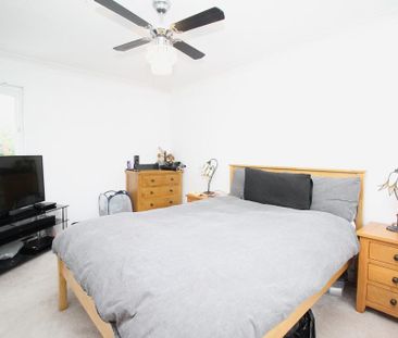 2 bedroom end of terrace house to rent - Photo 3