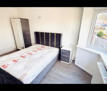 Room in a Shared House, Varden Croft, B5 - Photo 4