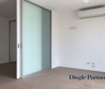 Light-Filled 1-Bedroom Apartment in Prime Box Hill Location - Photo 2