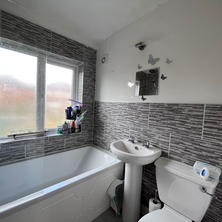 Summerfield Road, Solihull - Photo 1