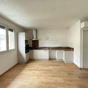 Location Appartement 3 pièces 70m² GRAULHET 81300 - Photo 2