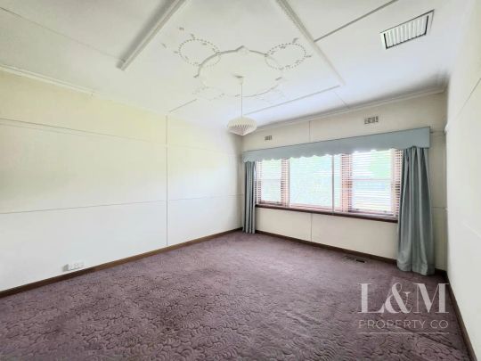 “Charm and Elegance in the Heart of Essendon..!!” - Photo 1