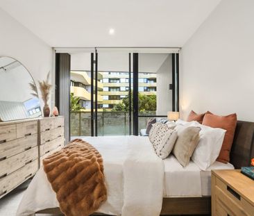 Stunning Two Bedroom Apartment - Photo 3