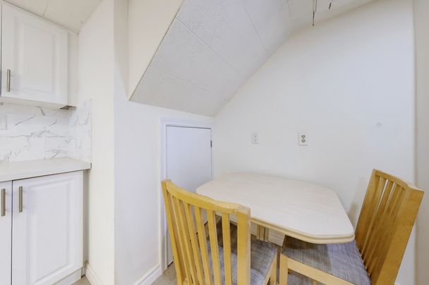 For Lease - 438 Centre Street, Richmond Hill, Ontario - Photo 1