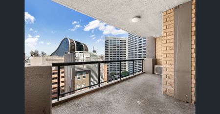 Bright and airy two-bedroom apartment - Photo 2