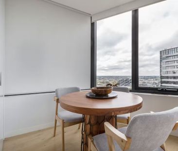Bright and Stylish with Bay Views, Pool & Sauna/ Steam Room. - Photo 1