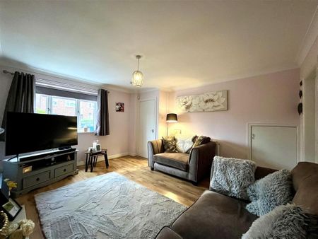 3 bedroom semi-detached house to rent - Photo 4