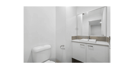 Beautifully Presented Townhouse Offering Comfort & Convenience - Photo 4