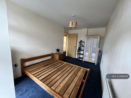 2 bedroom flat to rent - Photo 3