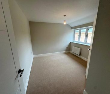 4 bedroom detached house to rent - Photo 4