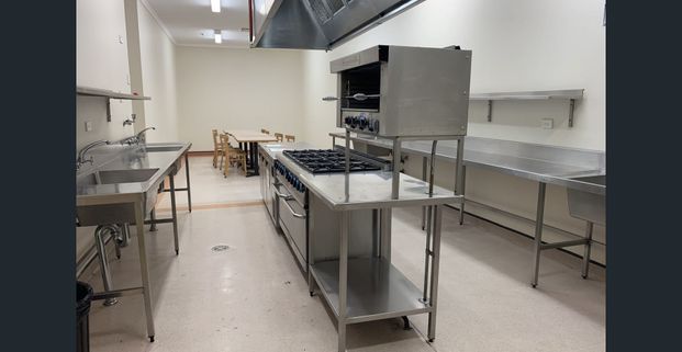 SPACIOUS LARGE TWIN SHARE ONE BEDROOM LOFT STYLE AT BROADWAY - Photo 1