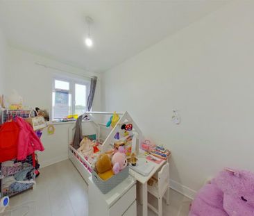 3 bedroom flat to rent - Photo 5