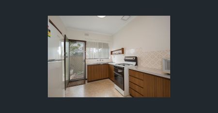NEAT AS A PIN ! TWO BEDROOM UNIT IN GREAT LOCATION! - Photo 2