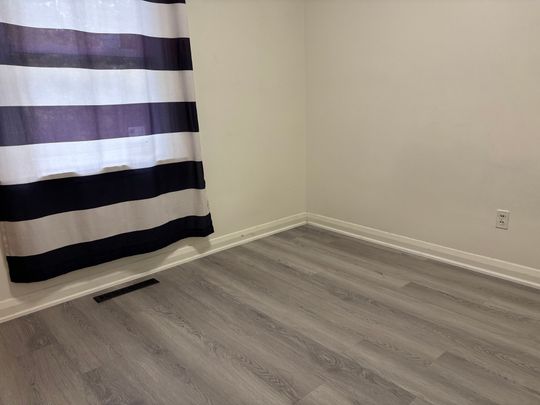 For Lease - 94 Taunton Road Unit# Upper, Oshawa, Ontario - Photo 1