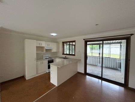 Tidy 3 Bedroom 1 Bathroom Fenced Yard - Photo 5