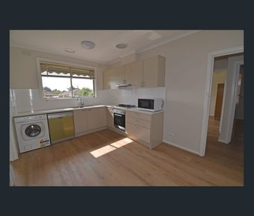 IDEAL FAMILY HOME - Photo 5