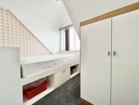 Two Bedroom Flat to Rent - Photo 3