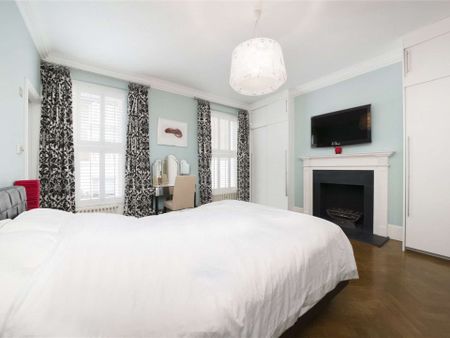 A double fronted three bedroom house with three en suite bathrooms and a roof terrace - Photo 5