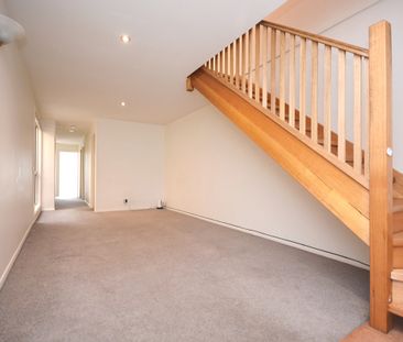 2/39 Horne Street, Elsternwick VIC 3185 - Townhouse For Rent | Domain - Photo 2