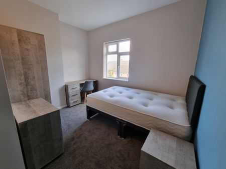 4 Bed Student Accommodation - Photo 5