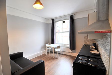 BILLS INCLUDED - Stunning One-Bedroom in High Street Kensington, London W8 - Photo 5