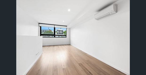 Modern, split level spacious two bedroom apartment! - Photo 1