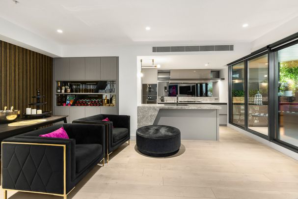 Modern 3-Bedroom Apartment with Rooftop Infinity Pool Near Camberwell Junction - Photo 1