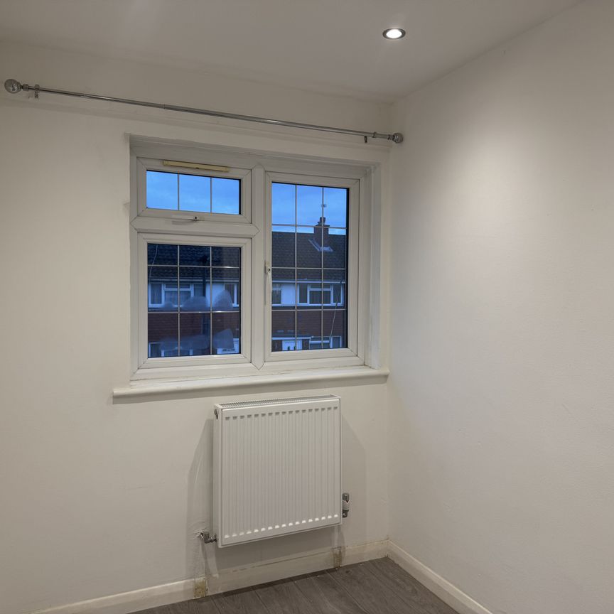 Sutton Hall Road, Greater London, TW5 - Photo 1