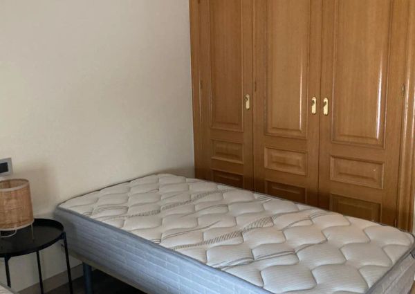 Piso de alquiler en Reyes Católicos, Centro - Sagrario