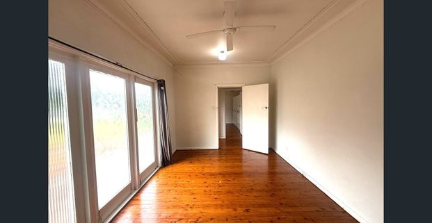 Charming Home Close to Train Station & Public School - Photo 1