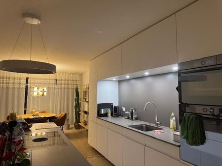 Very nice contiguous house for rent in a residential and family neighborhood - Photo 5