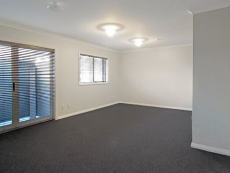 Spacious 2-Bedroom Unit in Onehunga - Photo 4
