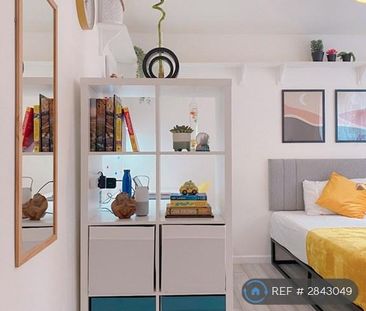 1 bedroom in a house share to rent - Photo 4