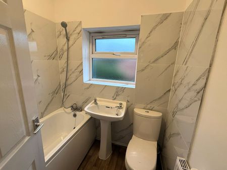 2 bedroom house to rent Station Road, Haydock, St. Helens, Merseyside, WA11 - Photo 4